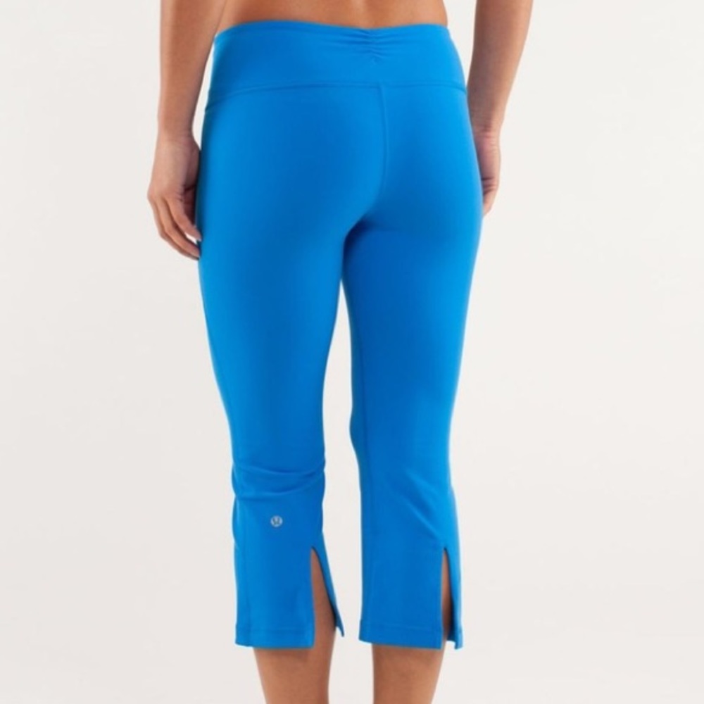 Lululemon Gather & Crow Blue Crop Size 6